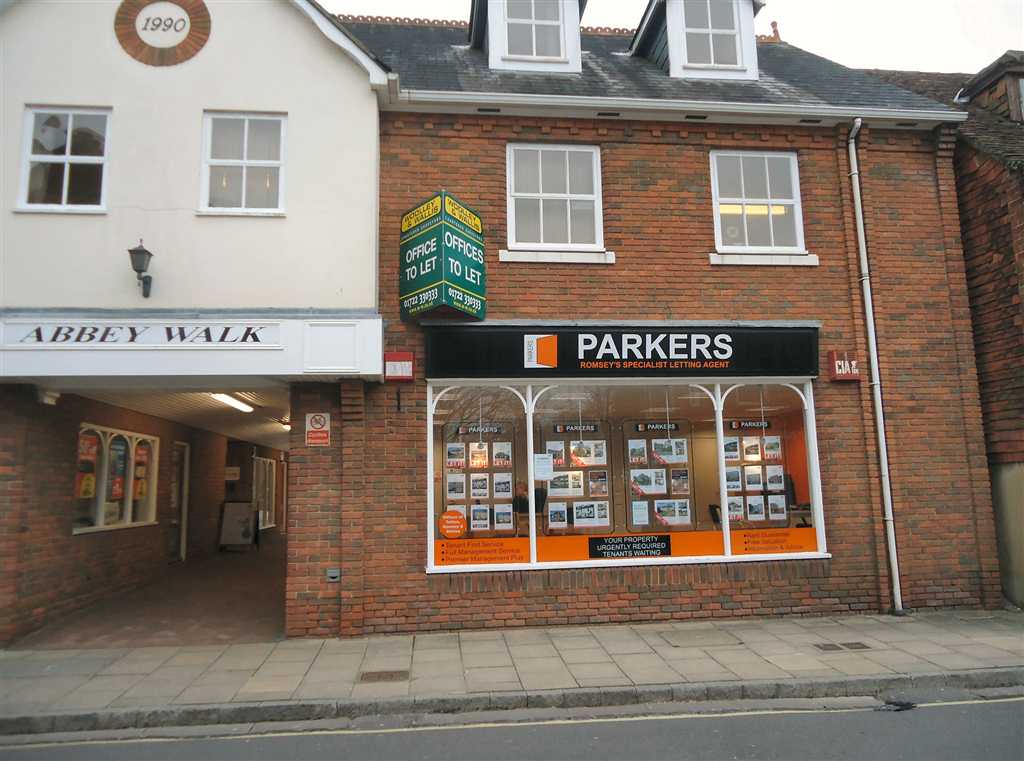 Shop To Let in Romsey, SO51 8BT (00004021)