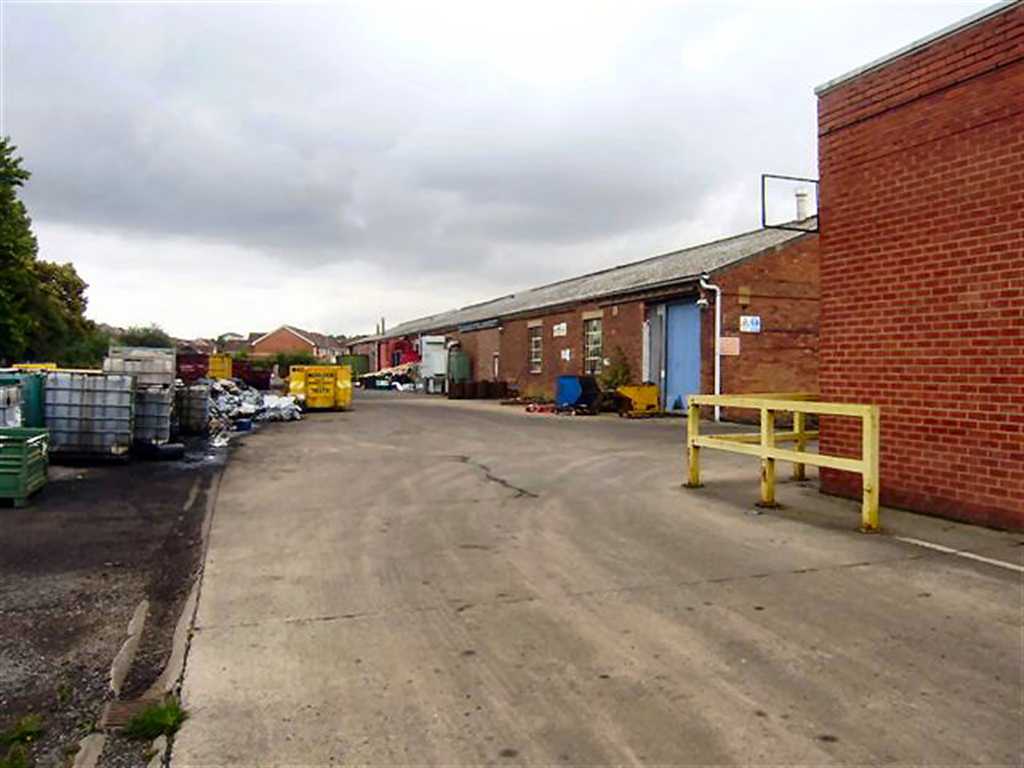 Industrial Unit To Let in Pontefract, WF8 1RL (0320135)