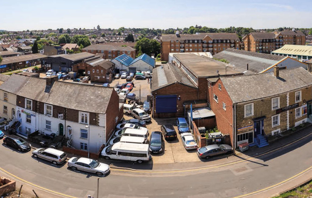 Industrial Estate For Sale in Luton, LU1 3XG (2440080)