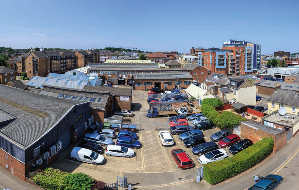 Industrial Estate For Sale in Luton, LU1 3XG (2440080)