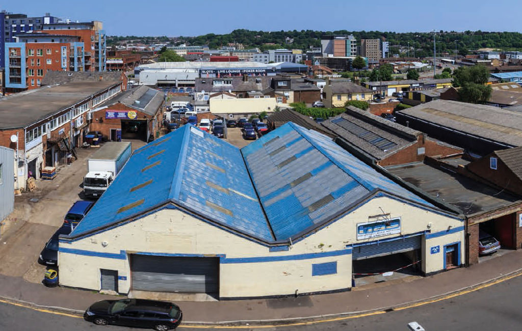 Industrial Estate For Sale in Luton, LU1 3XG (2440080)
