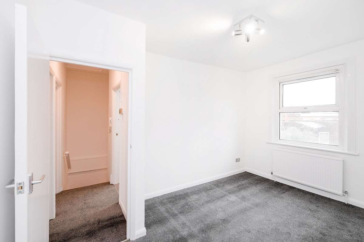 Flat To Rent at 187 Blackstock Road, Finsbury Park, N5 2LL (00000576)