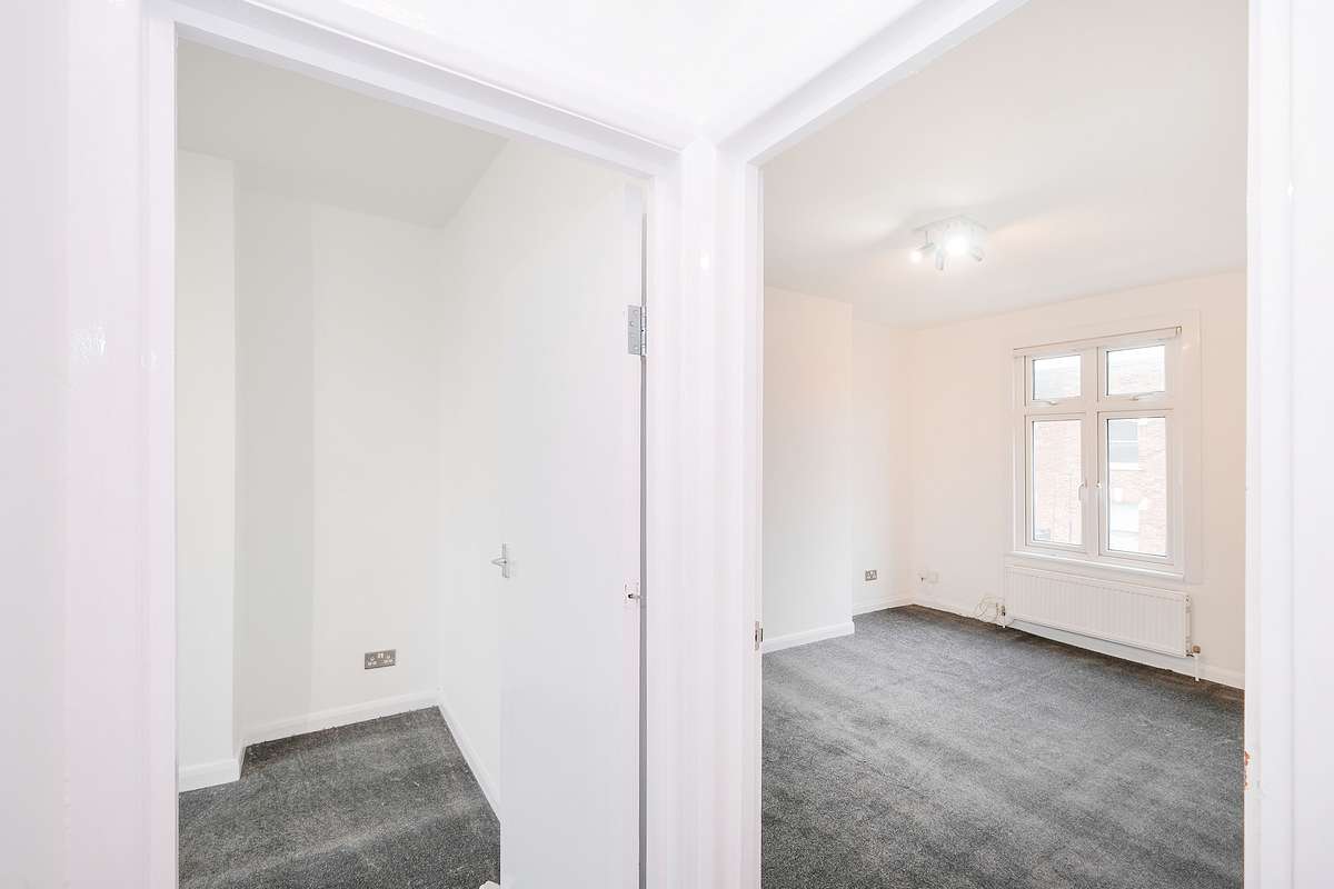 Flat To Rent at 187 Blackstock Road, Finsbury Park, N5 2LL (00000576)