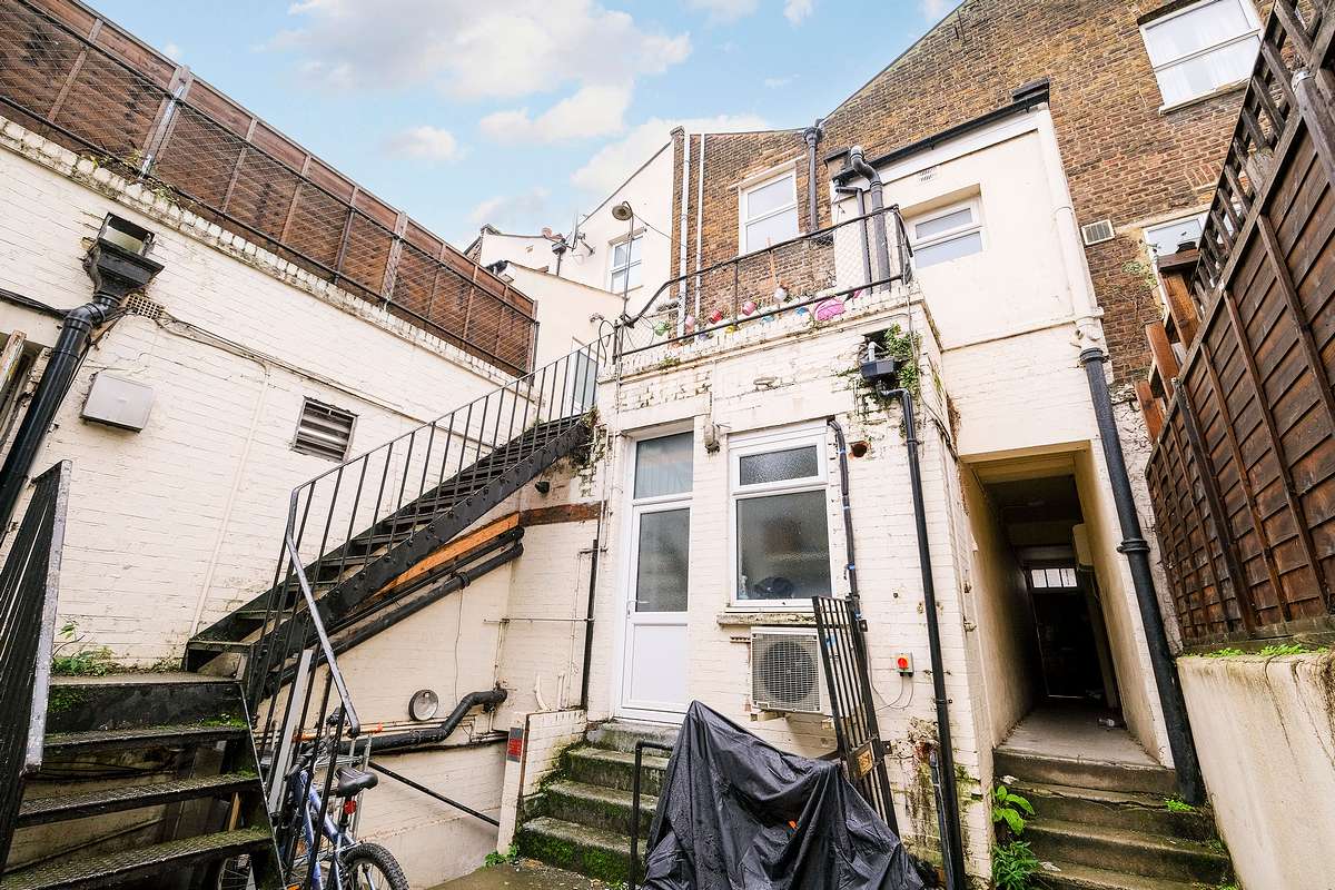 Flat To Rent at 187 Blackstock Road, Finsbury Park, N5 2LL (00000576)