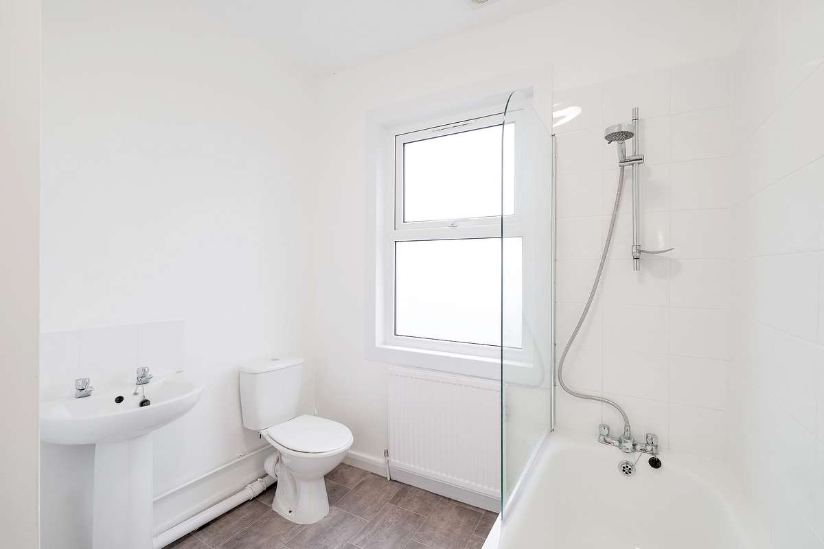 Flat To Rent at 187 Blackstock Road, Finsbury Park, N5 2LL (00000576)