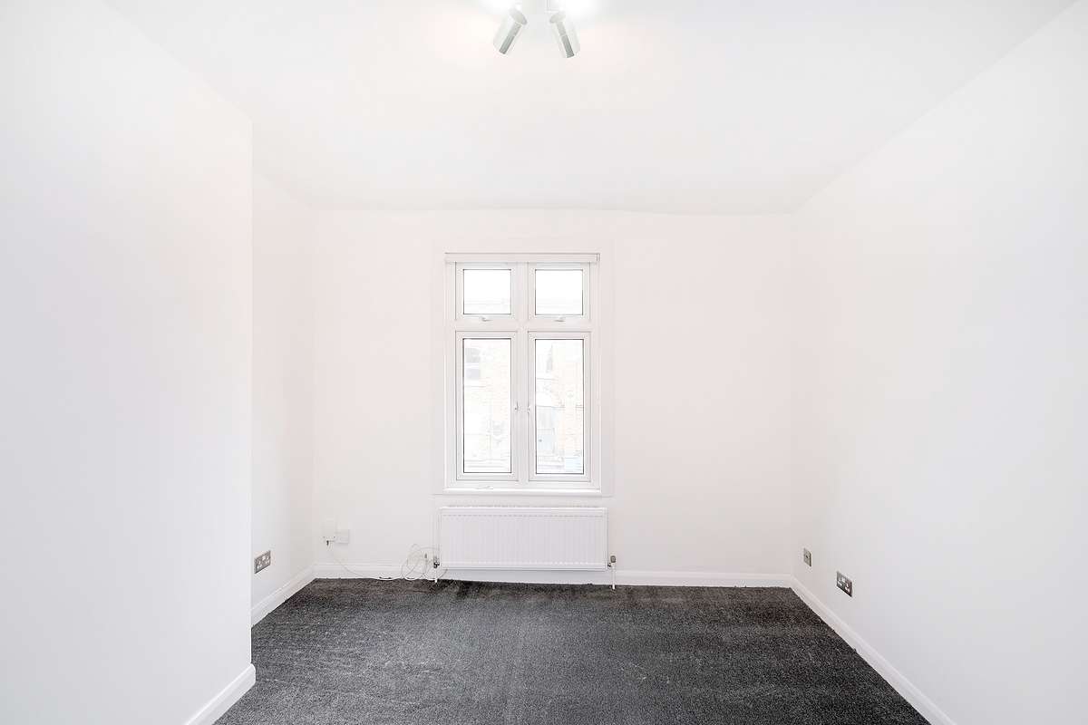 Flat To Rent at 187 Blackstock Road, Finsbury Park, N5 2LL (00000576)