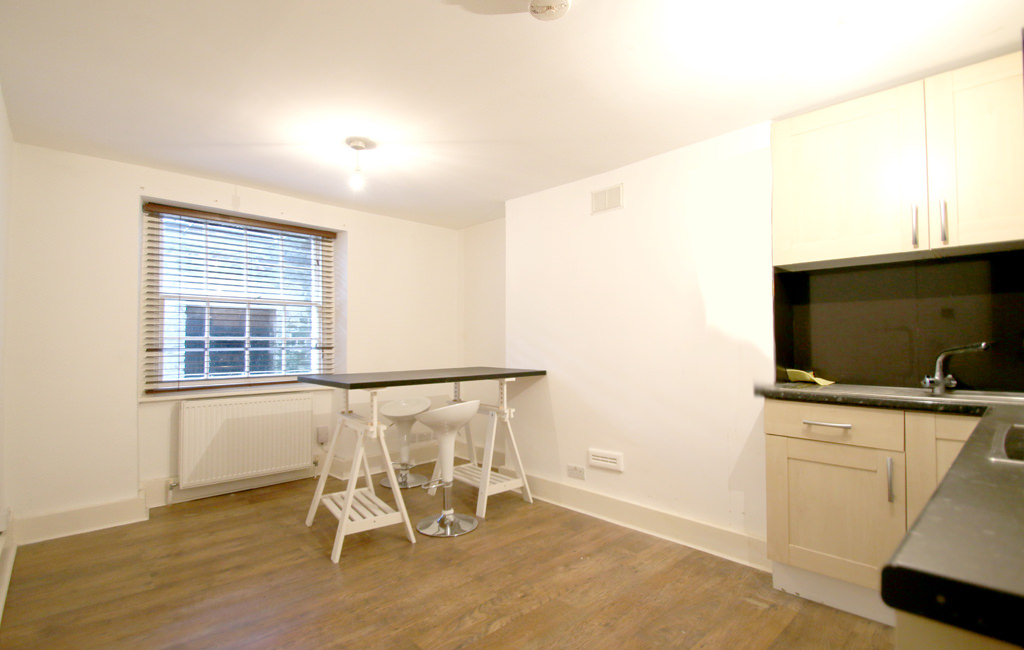 Flat To Rent at 57 Amwell Street, Islington, EC1R 1UR (00007401)