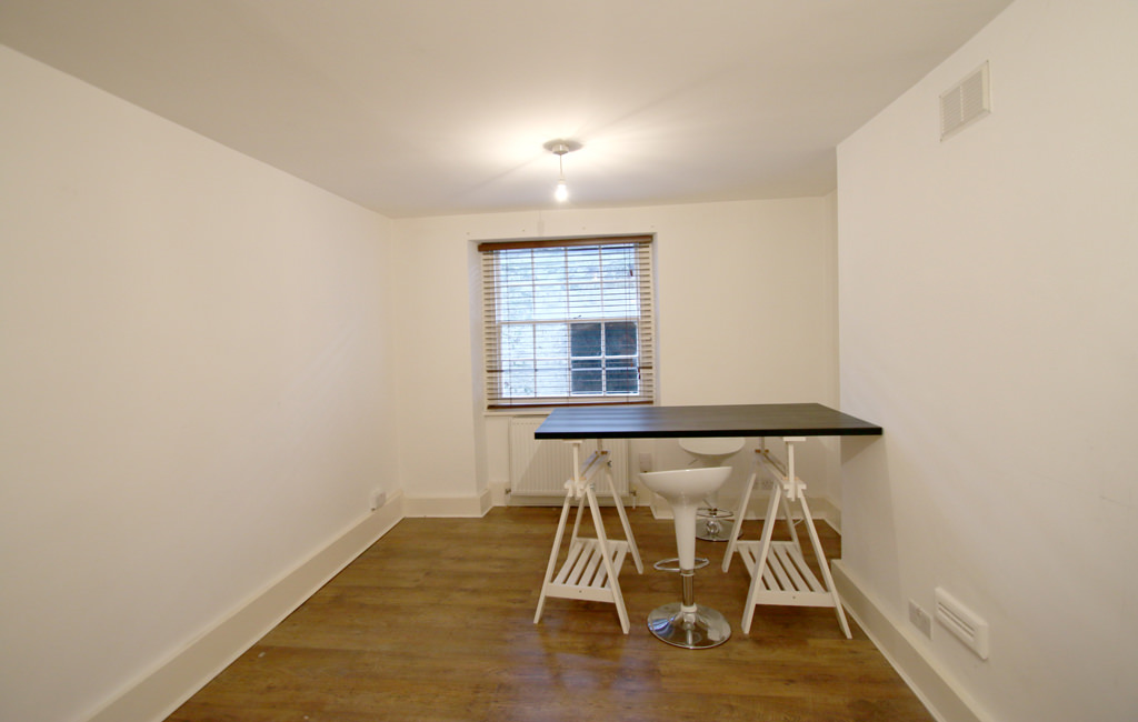 Flat To Rent at 57 Amwell Street, Islington, EC1R 1UR (00007401)