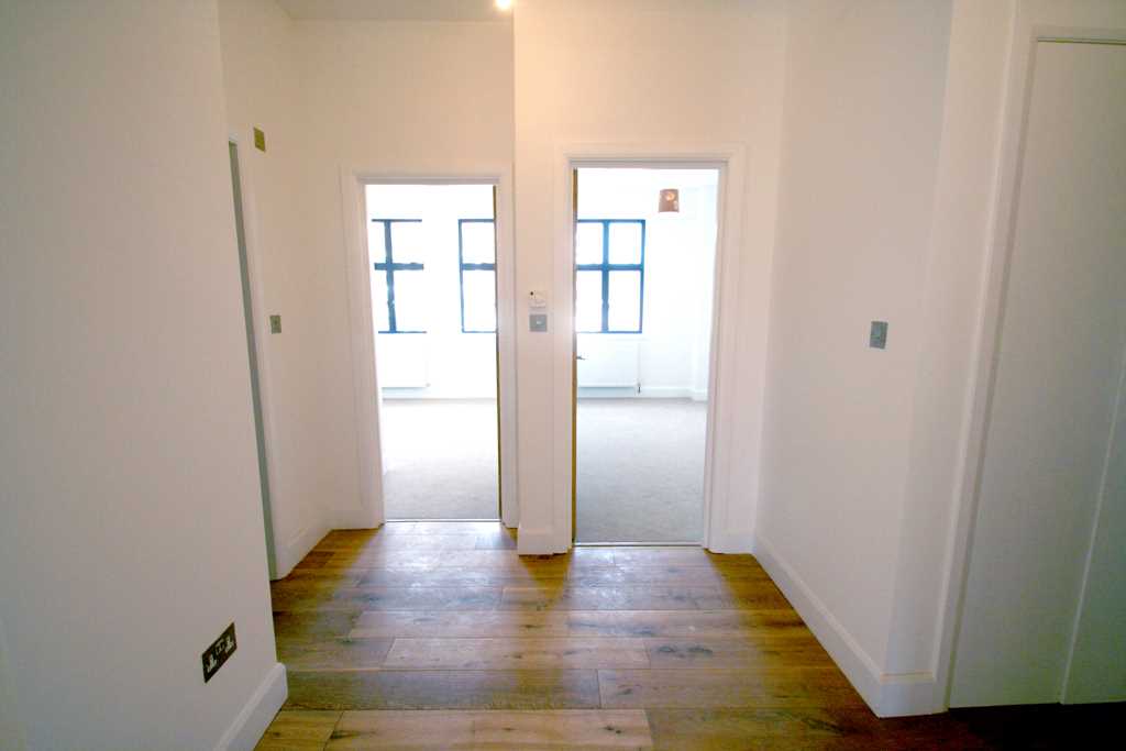 Flat To Rent at 2024 The Parade, Watford, WD17 1AA (00008157)