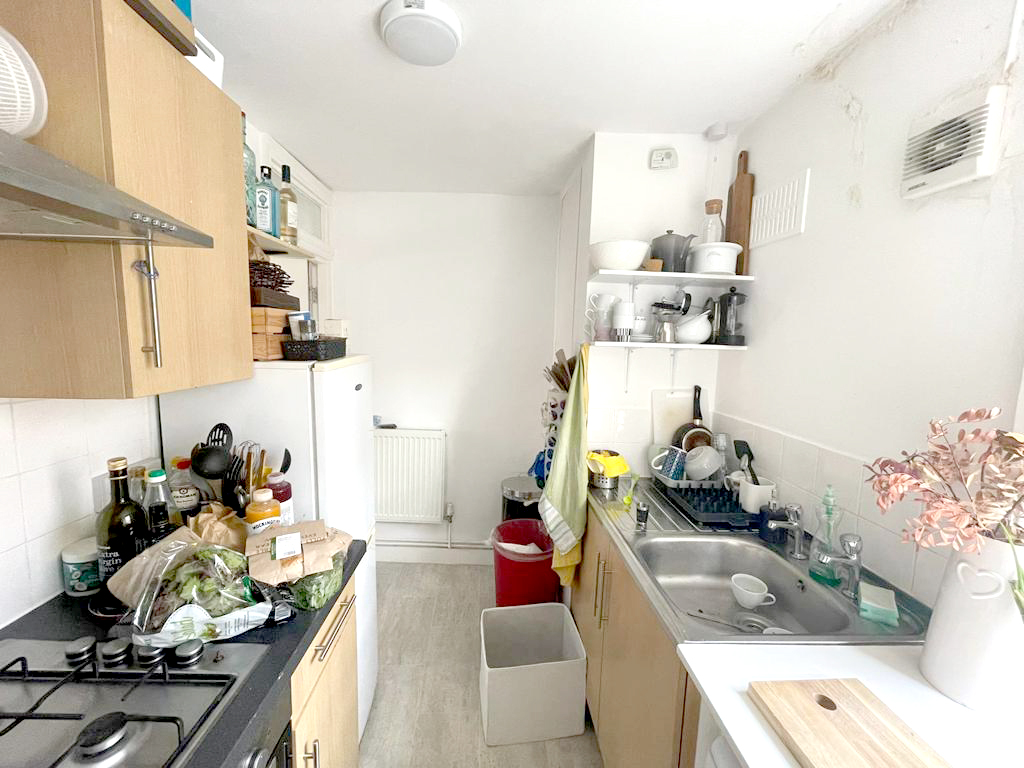 Flat To Rent at 72 Chapel Market, Islington, N1 9ER (00010362)
