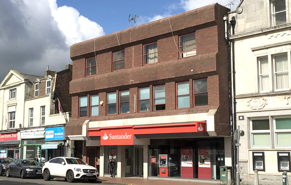 Flat To Rent at 45 High Street, Egham, TW20 9DP (00009361)